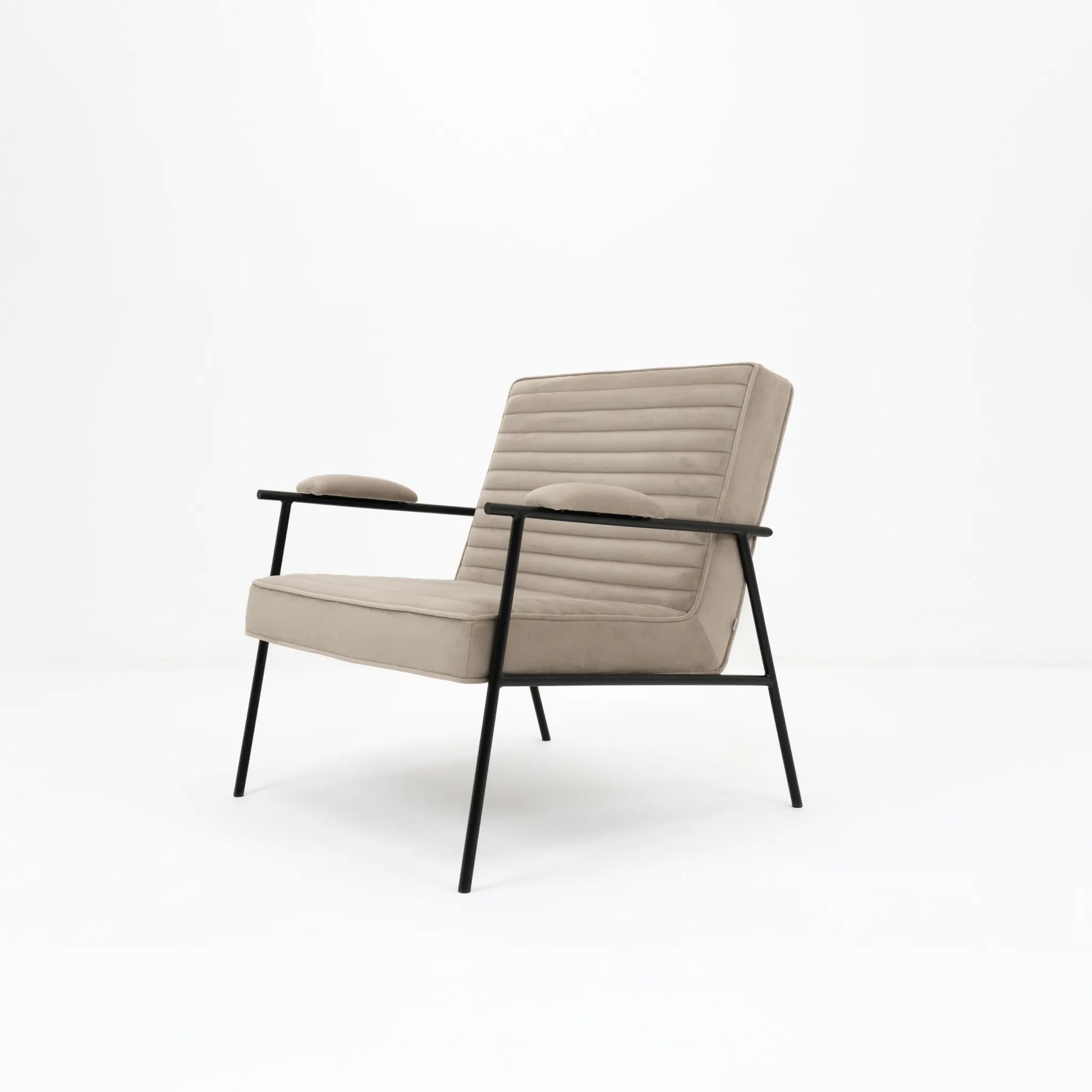 ZEPLIN LOUNGE CHAIR