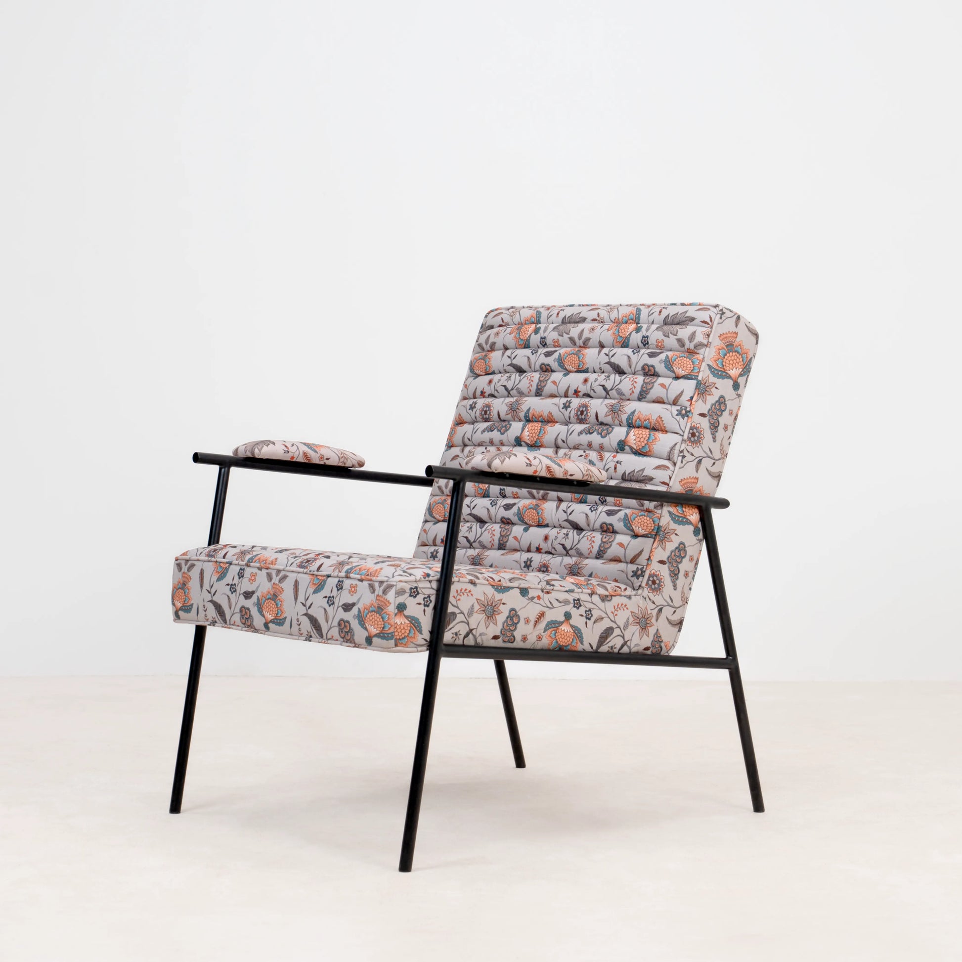 ZEPLIN LOUNGE CHAIR | COMPACT