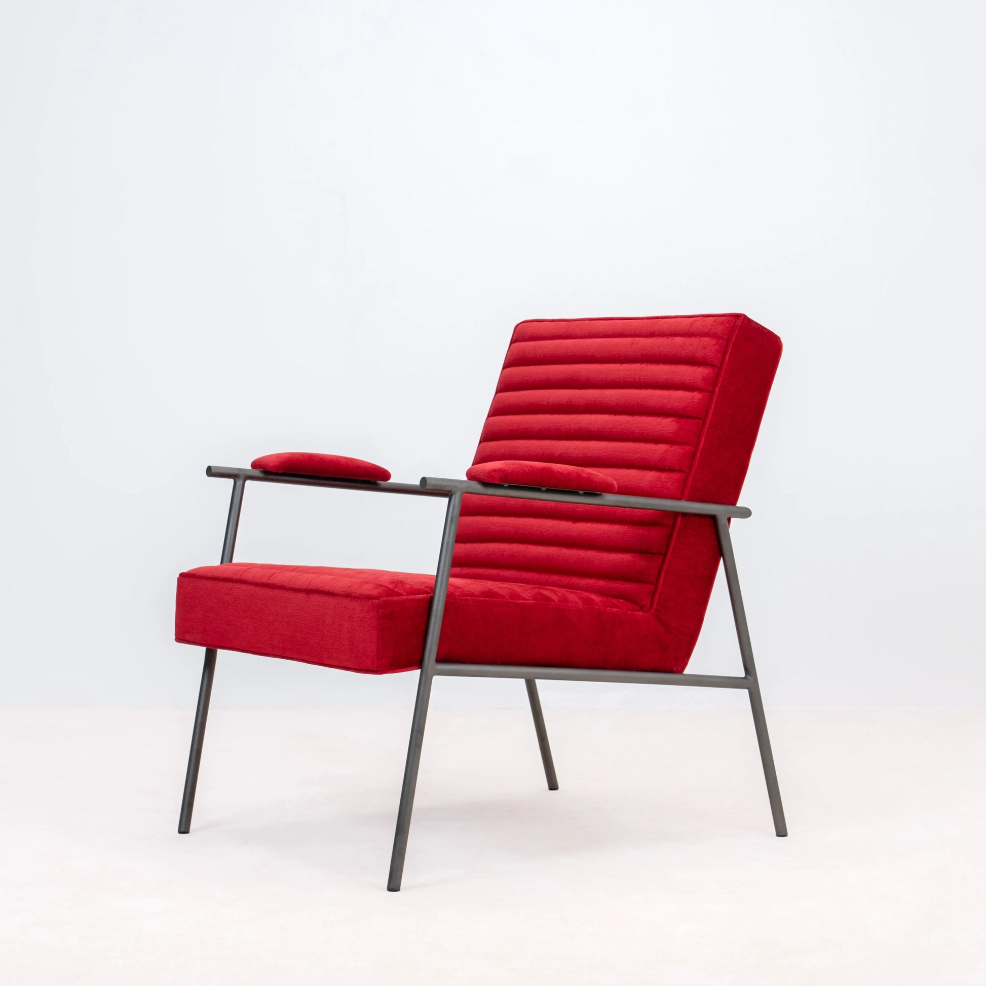 ZEPLIN LOUNGE CHAIR | COMPACT
