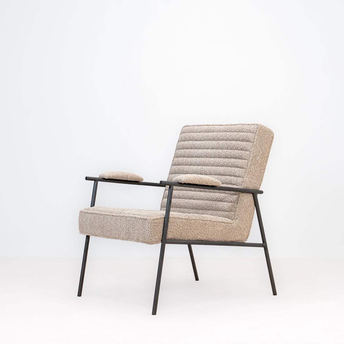 ZEPLIN LOUNGE CHAIR | COMPACT