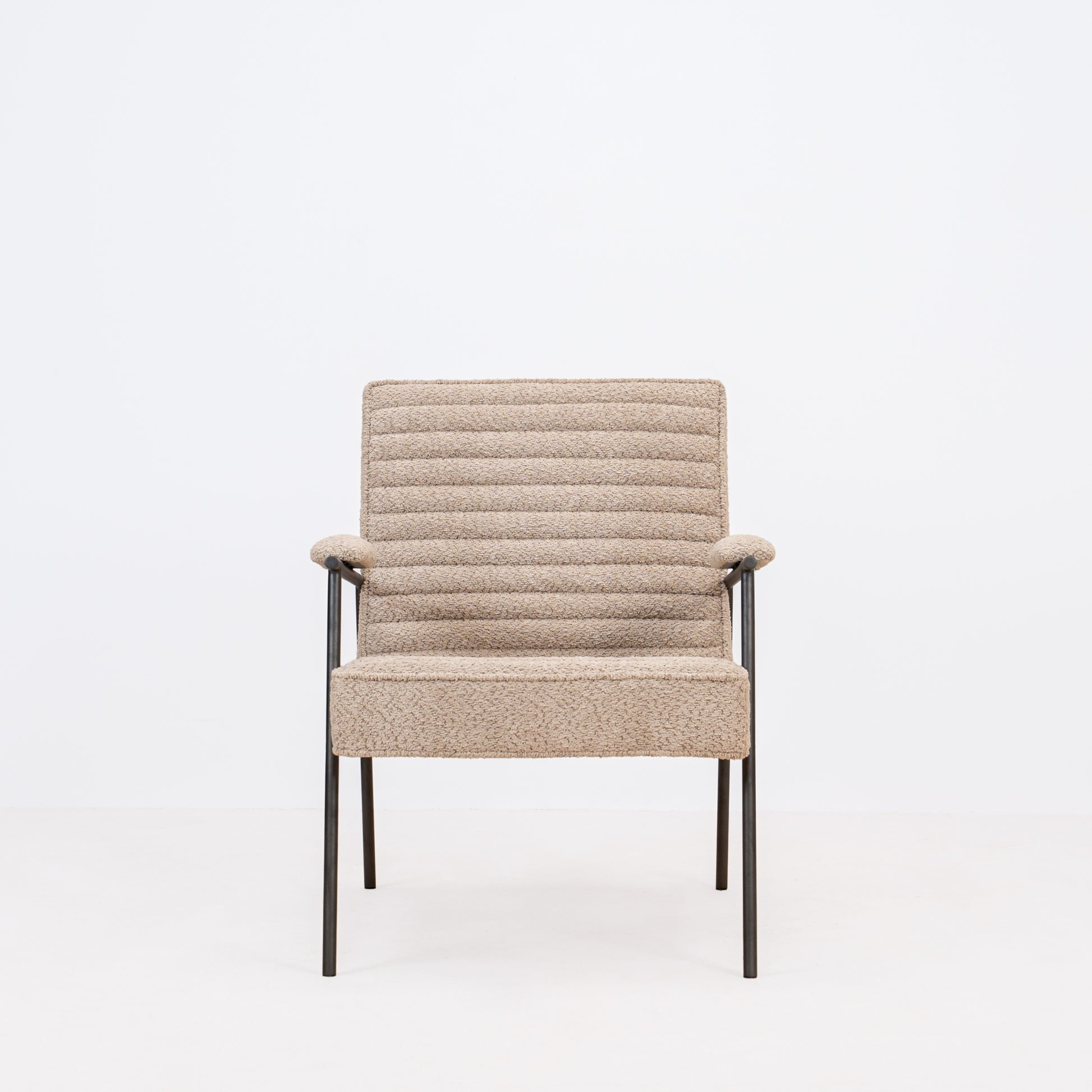 ZEPLIN LOUNGE CHAIR | COMPACT