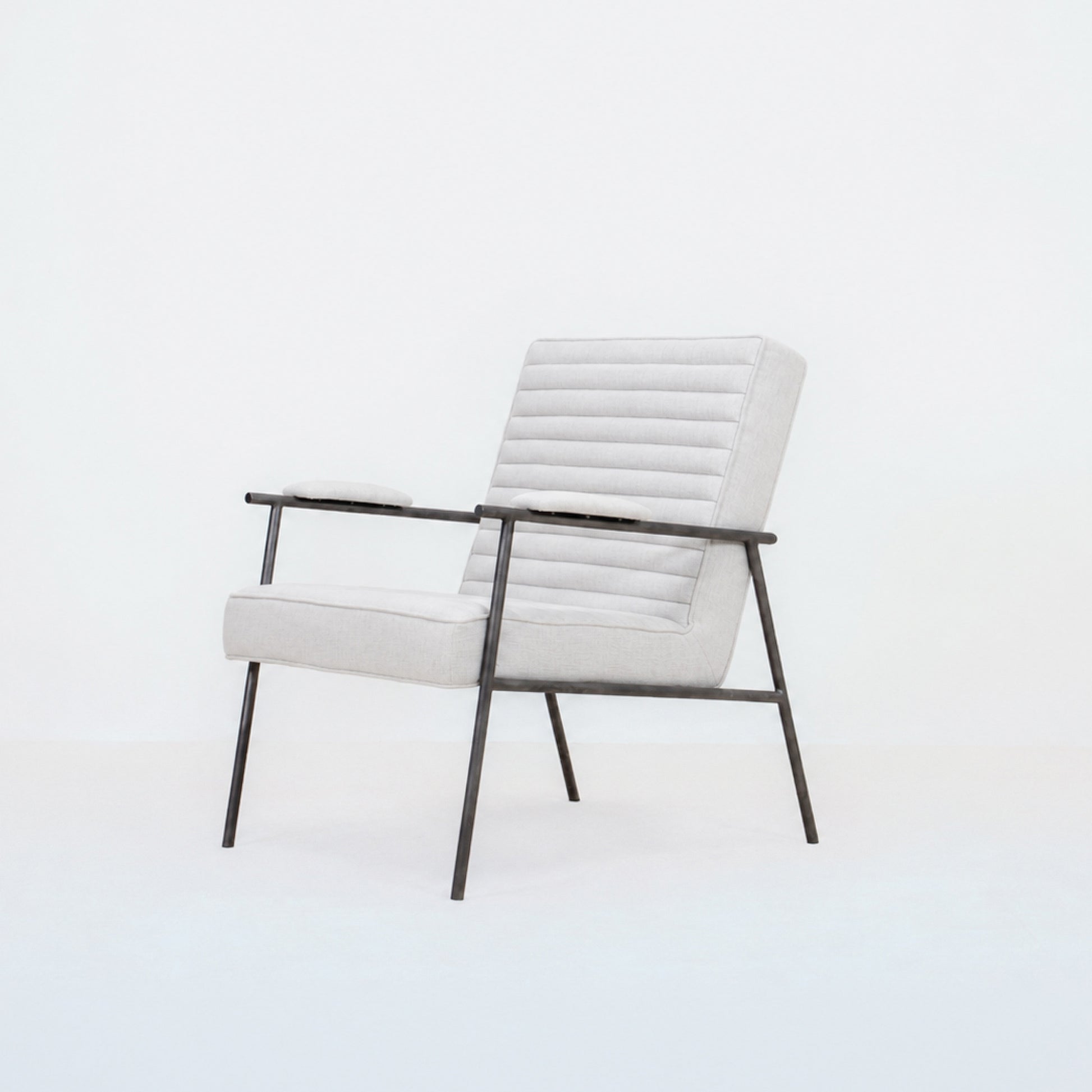 ZEPLIN LOUNGE CHAIR | COMPACT