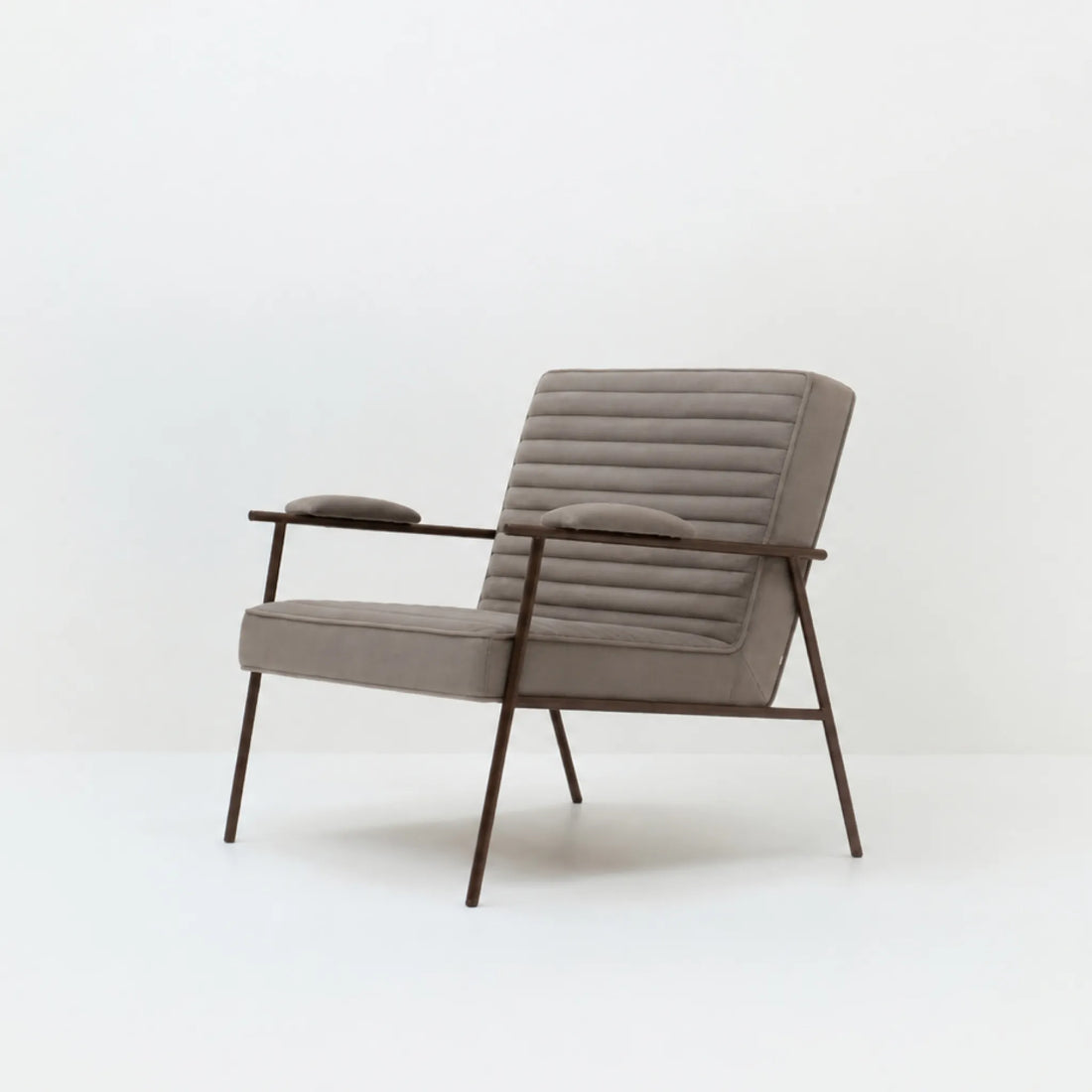 ZEPLIN LOUNGE CHAIR