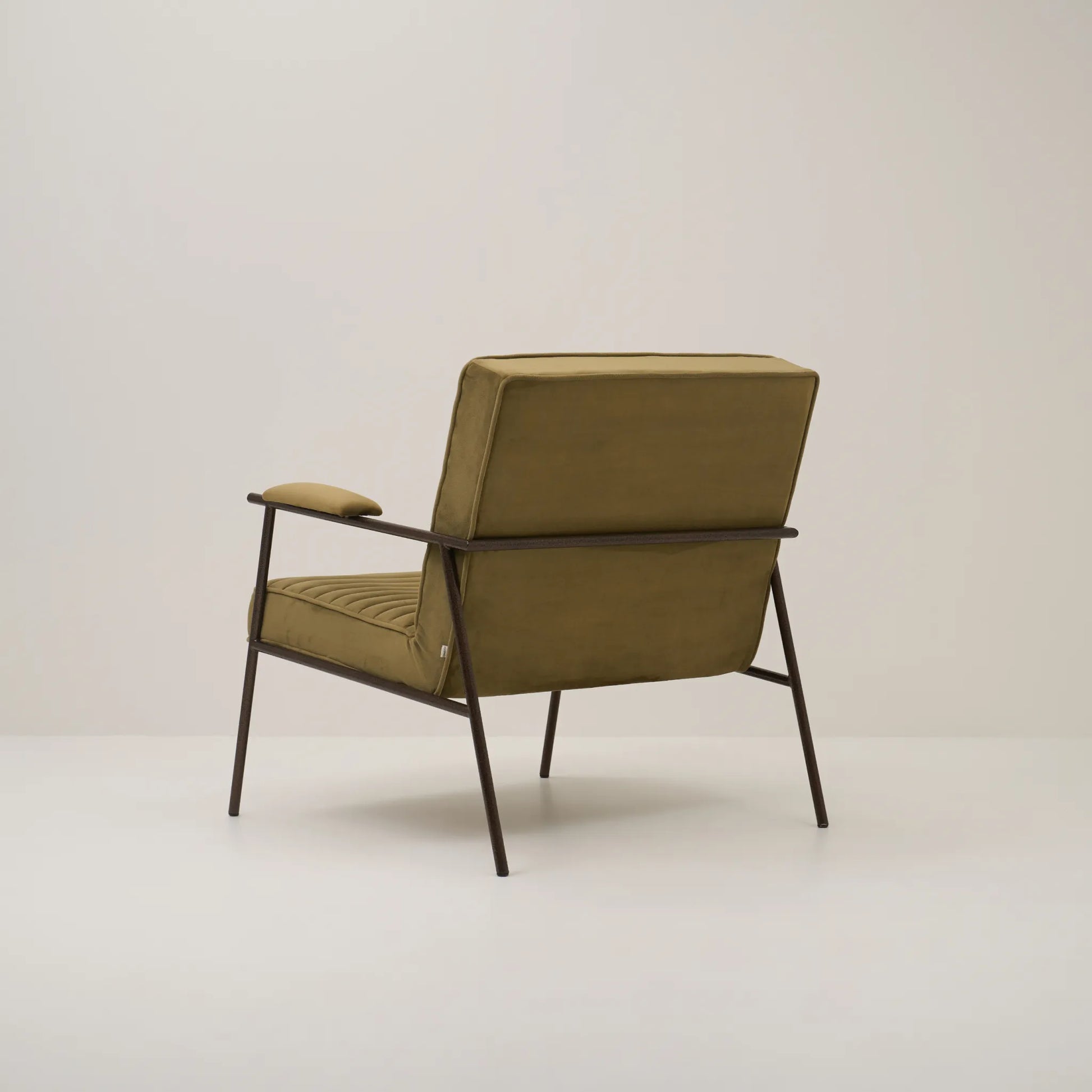 ZEPLIN LOUNGE CHAIR