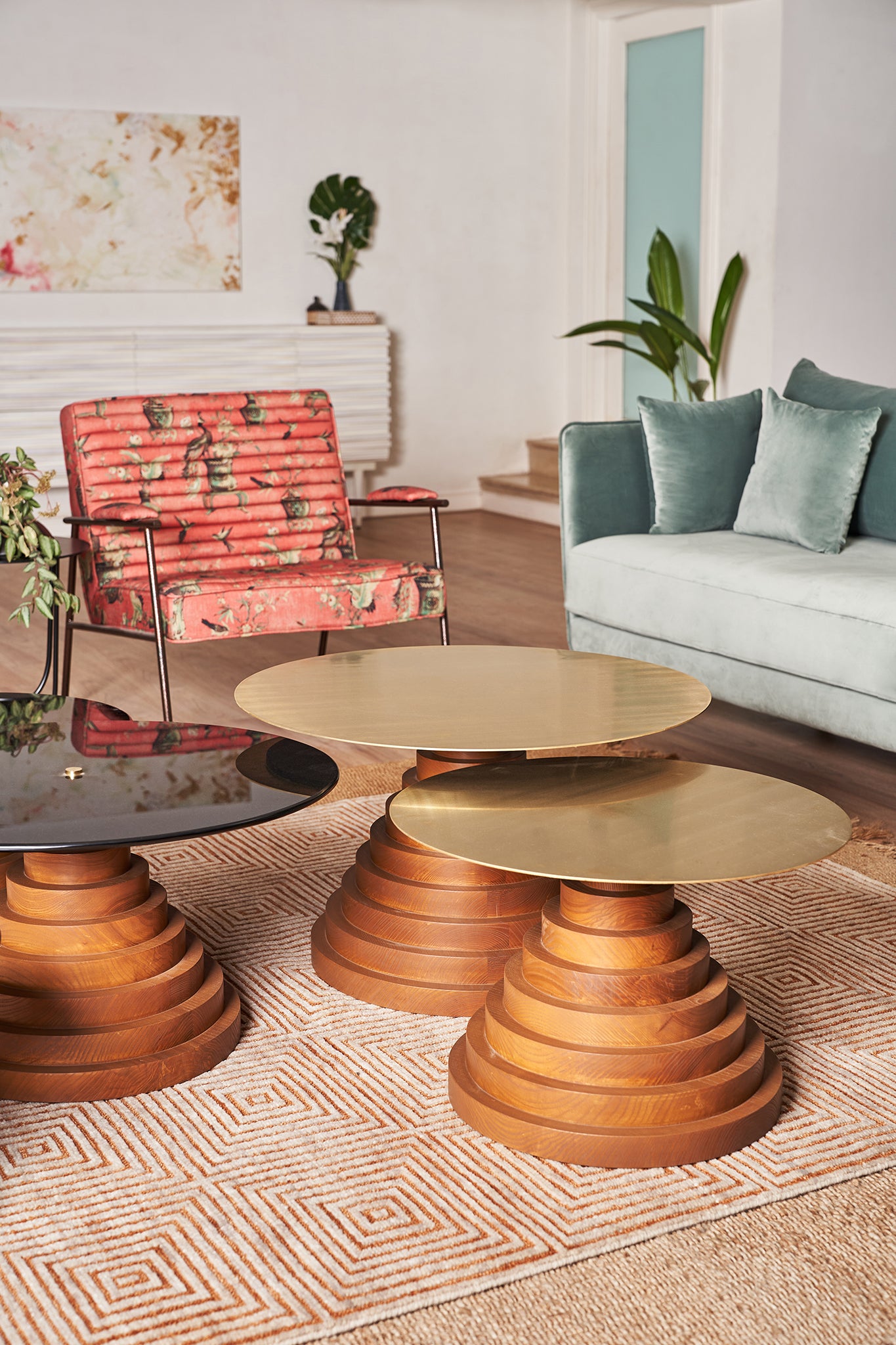 COSMOS CLUSTER CENTER TABLE