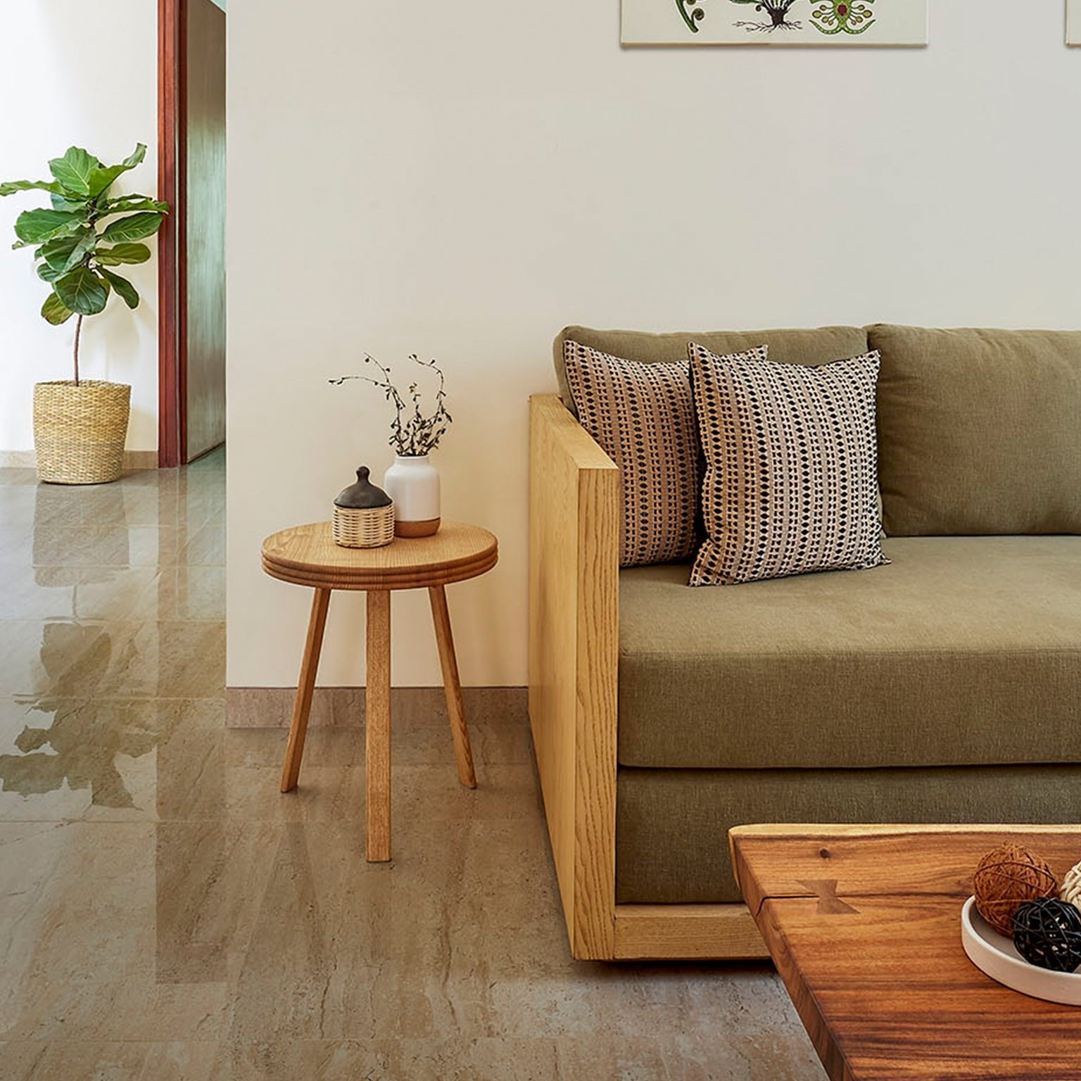 SATURN SIDE TABLE